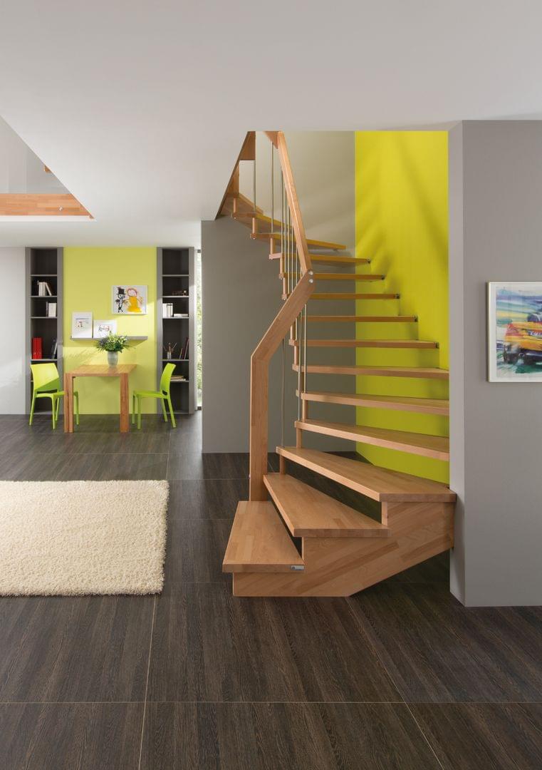 Holztreppe Viva halbgewendelte Systemtreppe Treppengeländer mit  Edelstahl Stäben und Holzhandlauf